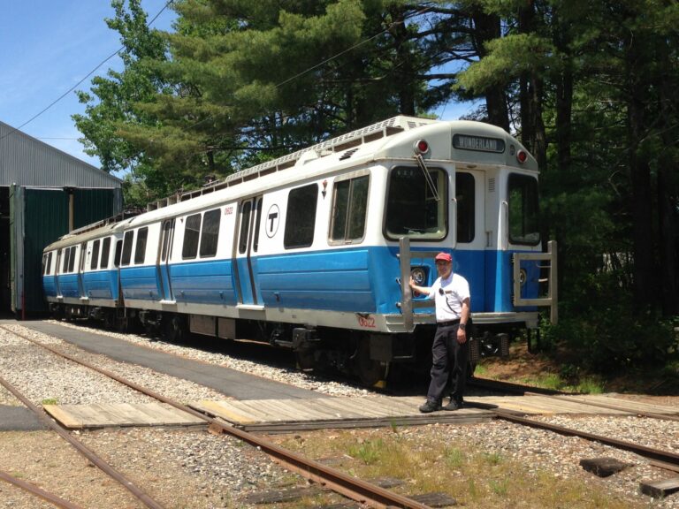 MBTA Blue Line 0600 Exterior